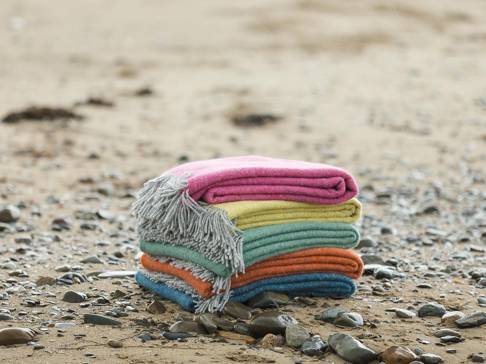 Boa Pure New Wool Throw - Pink - Image 4