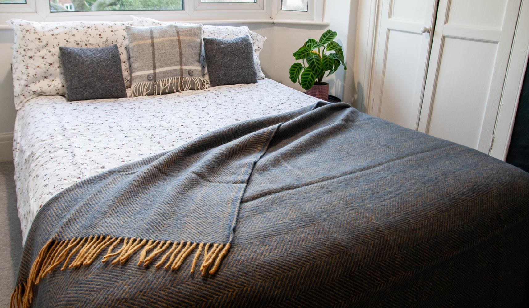 Herringbone Pure New Wool Throw - Navy/Mustard - Image 3