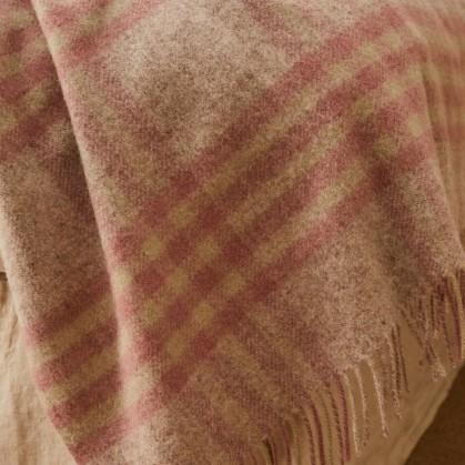 Hex XL Pure New Wool Throw - Dusky Pink - Image 3