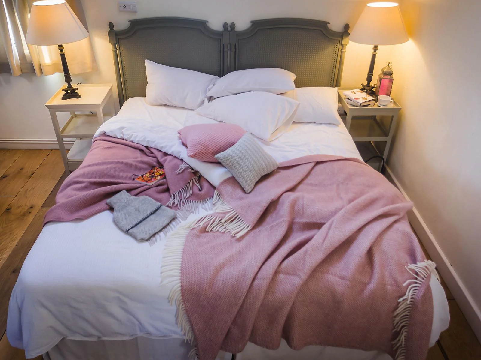 Honeycomb Pure New Wool Throw - Dusky Pink - Image 3
