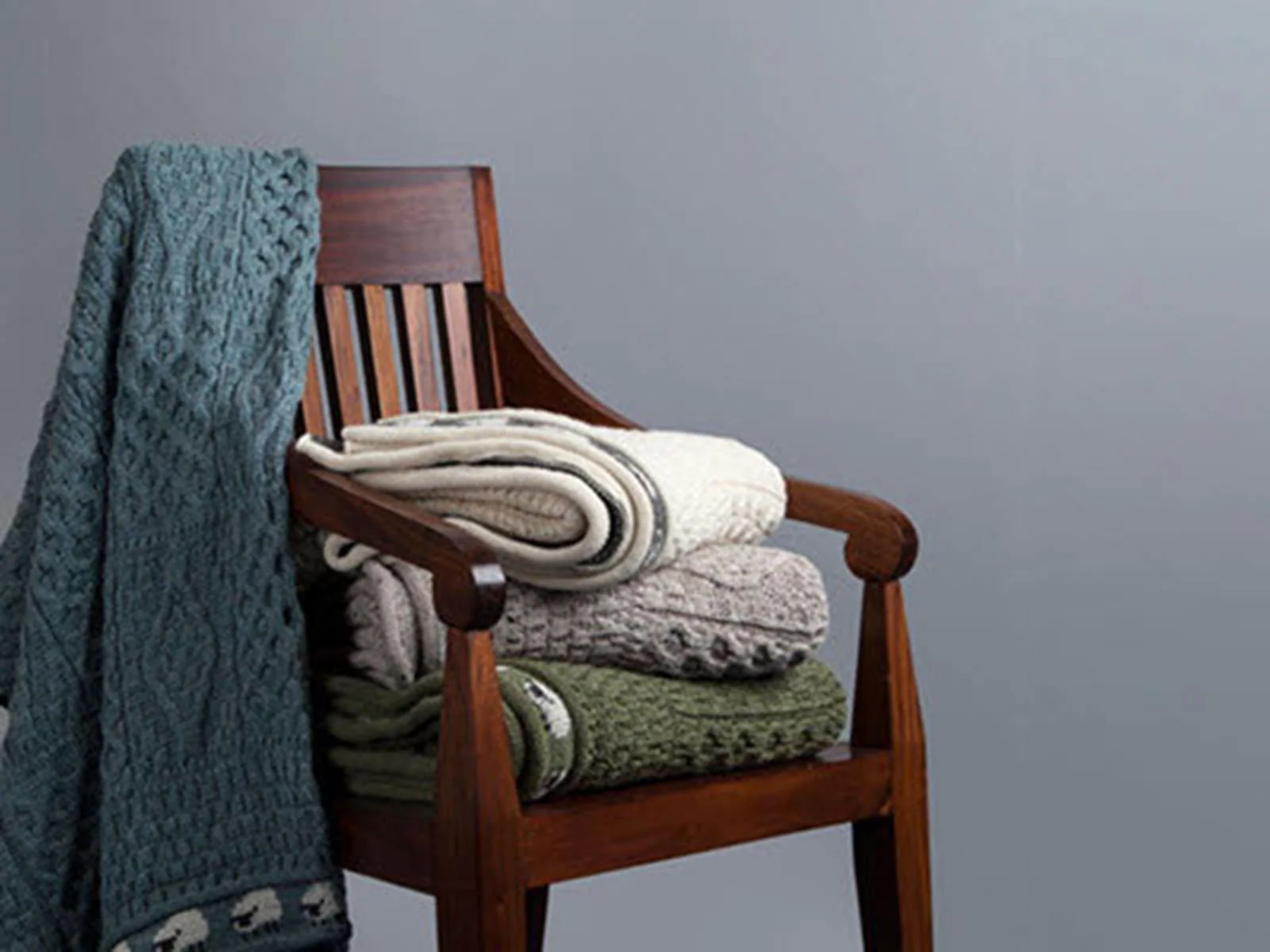 Knitted 100% British Wool Throw - Light Grey - Image 2