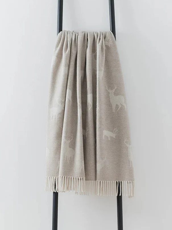 Stag Merino Lambswool Throw - Fawn - Image 3