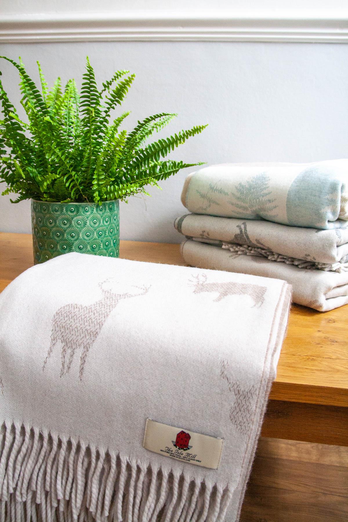 Stag Merino Lambswool Throw - Fawn - Image 7